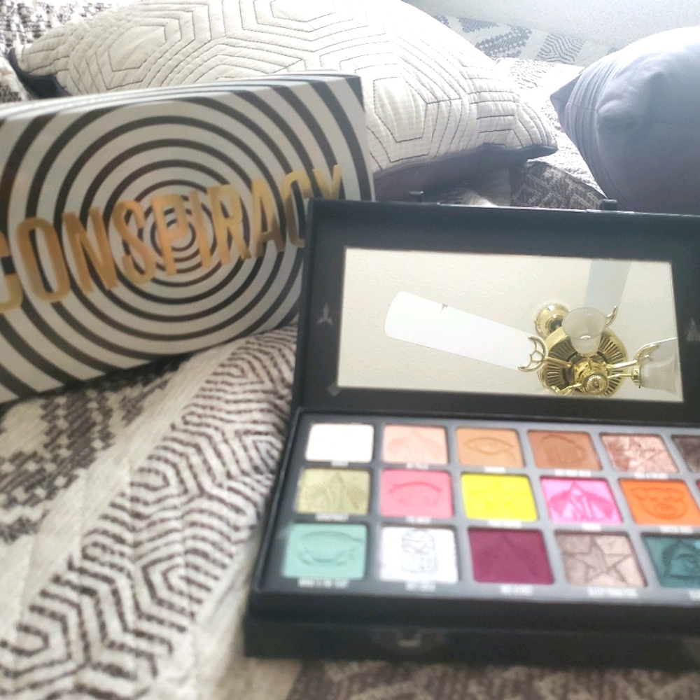 Shane Dawson's conspiracy pallet